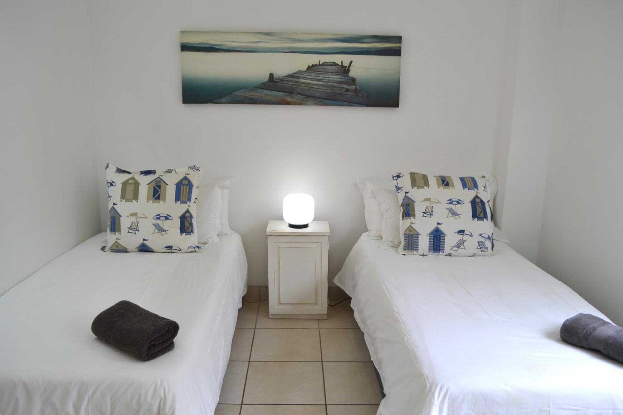 6 Glitter Bay 3 Bedroom Front Sea View *