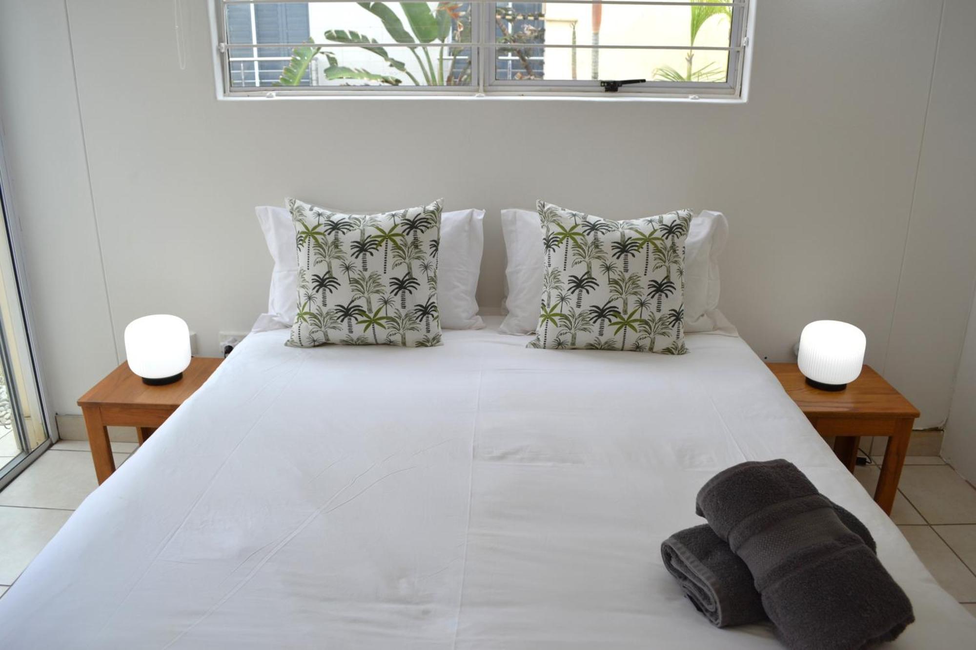 6 Glitter Bay 3 Bedroom Front Sea View Apartment Durban