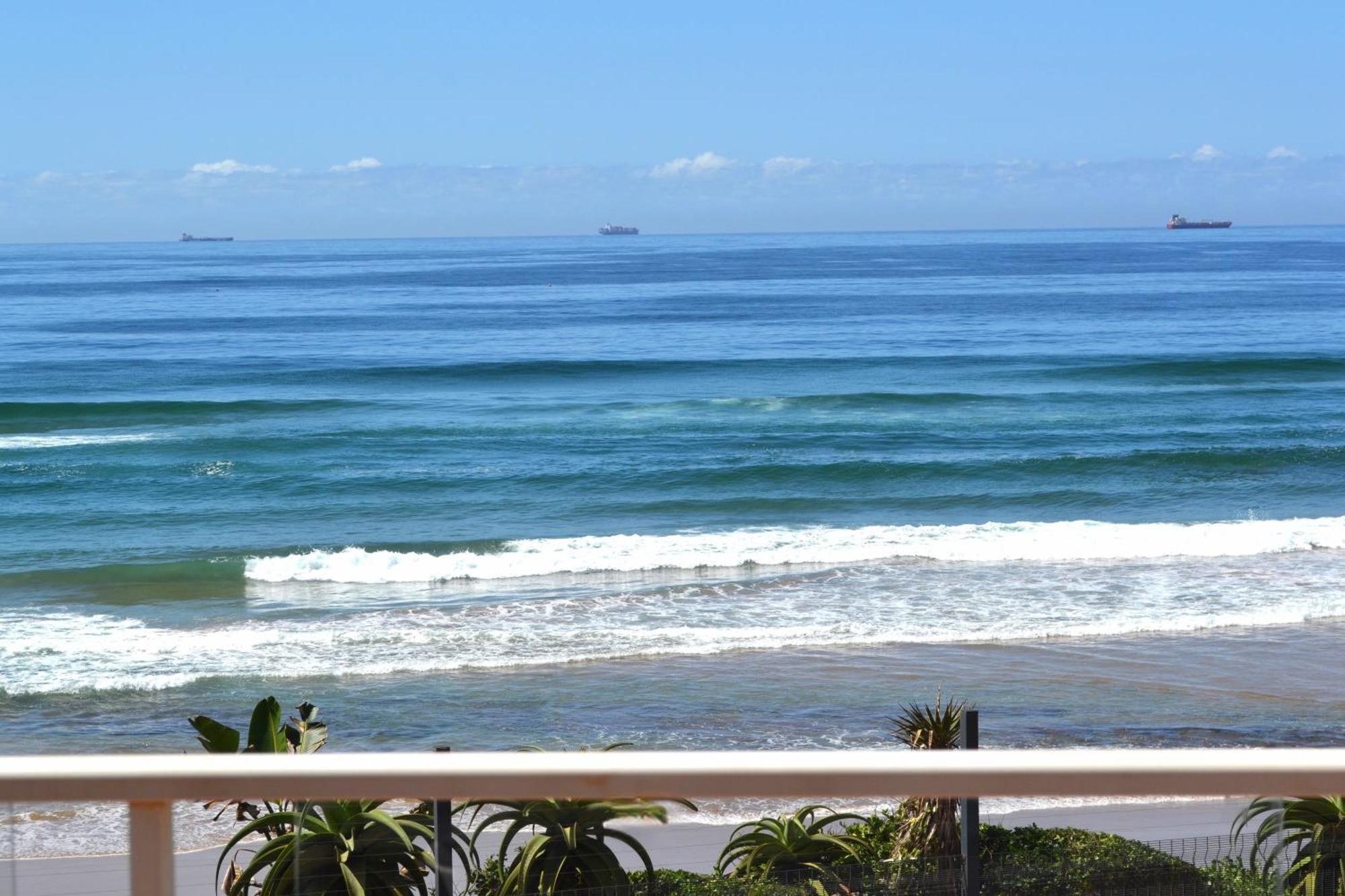 6 Glitter Bay 3 Bedroom Front Sea View * Durban