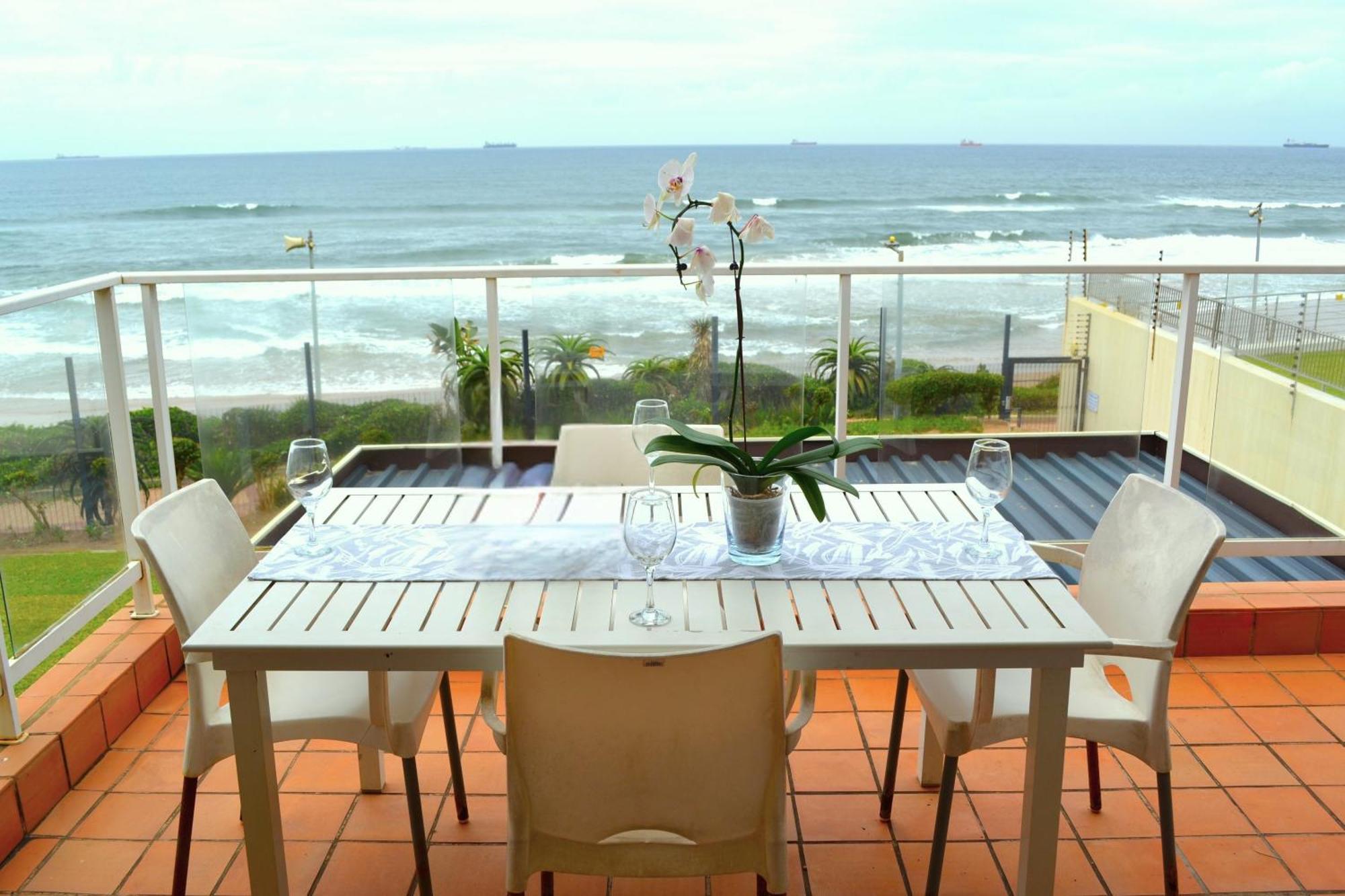 6 Glitter Bay 3 Bedroom Front Sea View