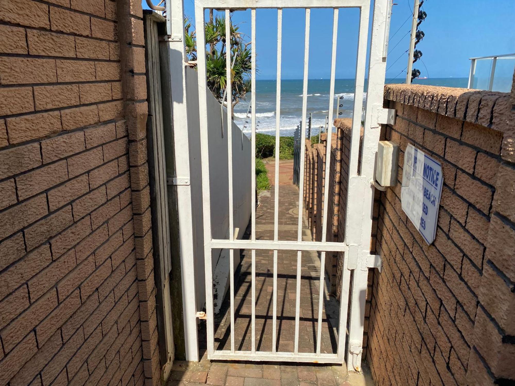 6 Glitter Bay 3 Bedroom Front Sea View * Durban